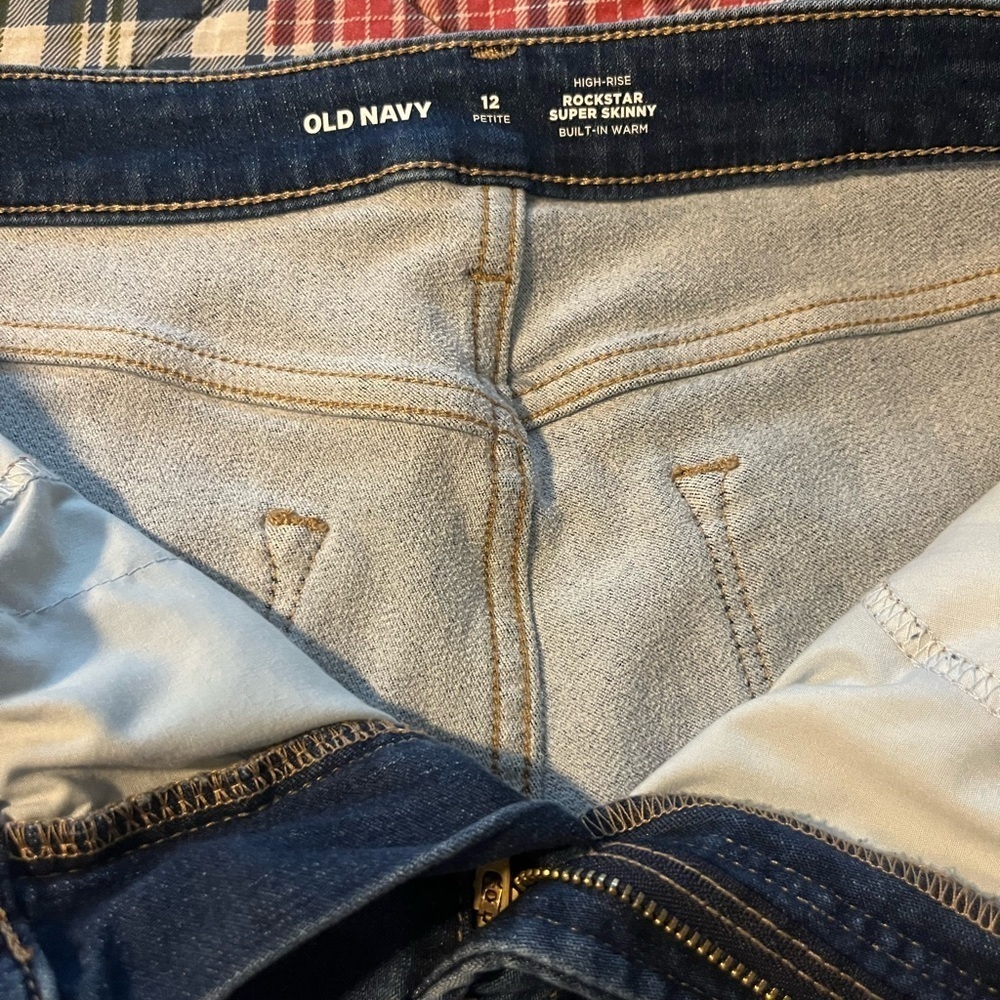 Old Navy Rockstar Super Skinny Jeans - Picture 5 of 8